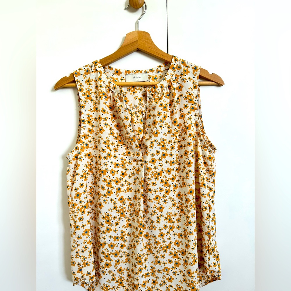 Azoe floral top, yellow and white, flowy, like new
